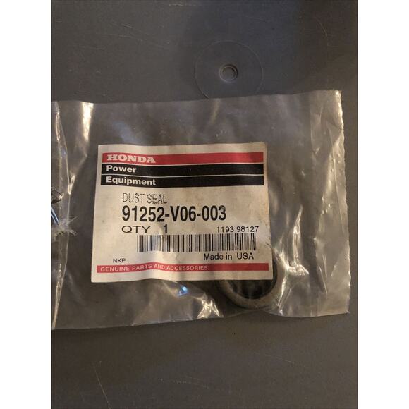 Honda 91252-V06-003 - DUST SEAL OEM - Picture 1 of 2